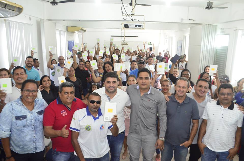 Prefeitura entrega Tablets para agentes comunitários de saúde para melhorar serviço prestado à população.